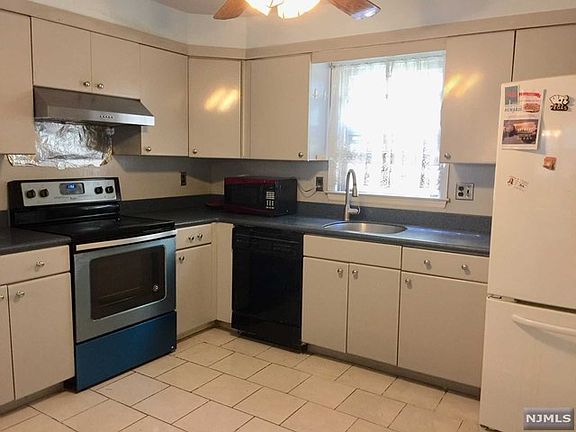 4th image of 192 Belgrove Dr Floor 2