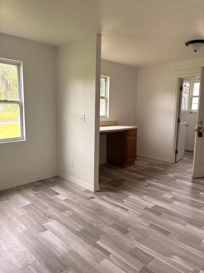 1 Bedroom in Fourplex for Rent! — Photo 4