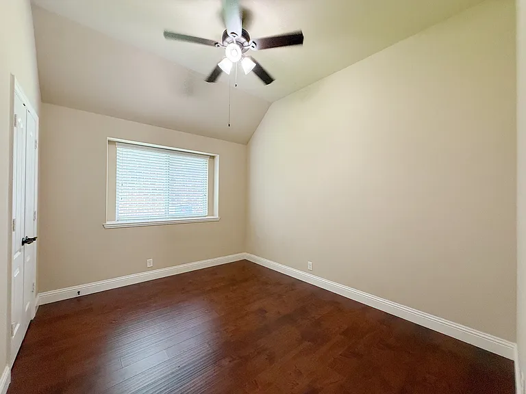 4303 Oak Bluff Dr — Photo 31