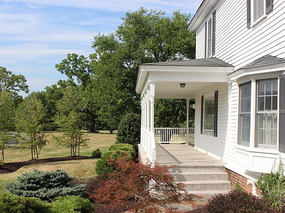 4th image of 96 Willow Well Ln