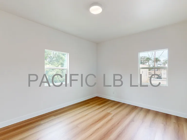Pacific Ave — Photo 9
