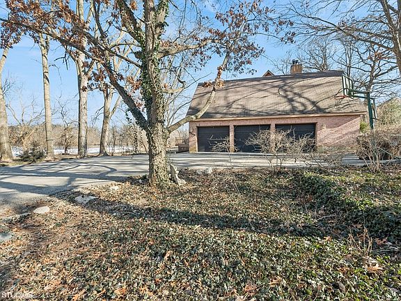 2nd image of 2800 Kingston Dr