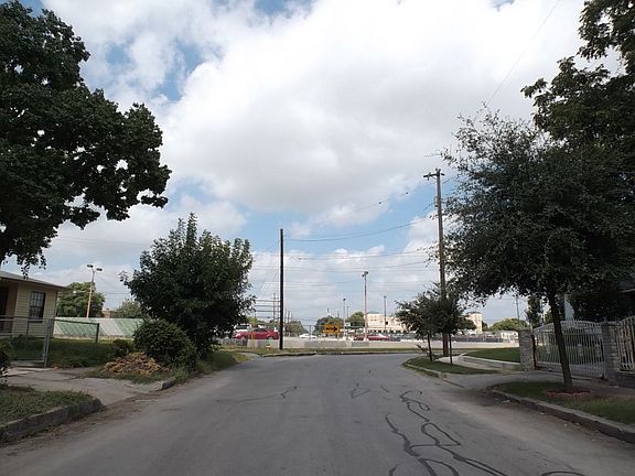 4th image of 422 W Dickson Ave
