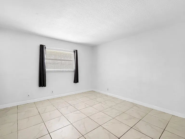 2607 NE 8th Ave #29 — Photo 10