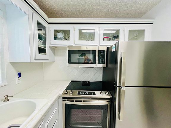 5th image of 355 Windsor P