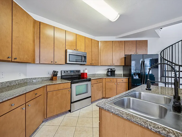 2502 Leon St #501 — Photo 3