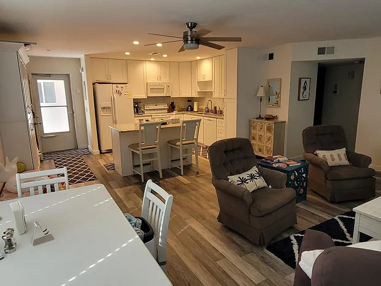 624 Flamingo Dr #214 — Photo 14