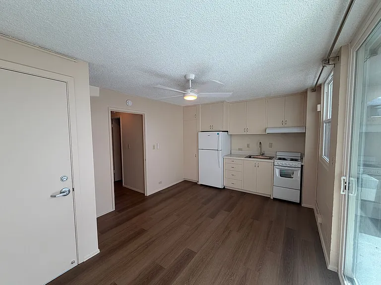1650 Stillman Ln — Photo 2
