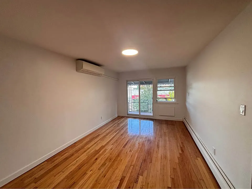 3 bed, 1300 sqft, $3,300 — Photo 2