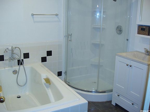 3rd image of 1534 Cherrywood Dr