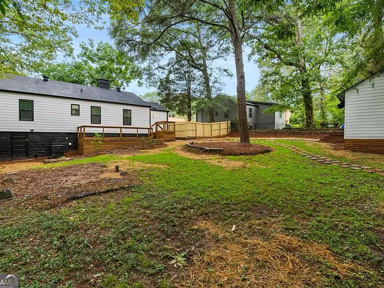 1684 Sylvan Rd SW — Photo 16