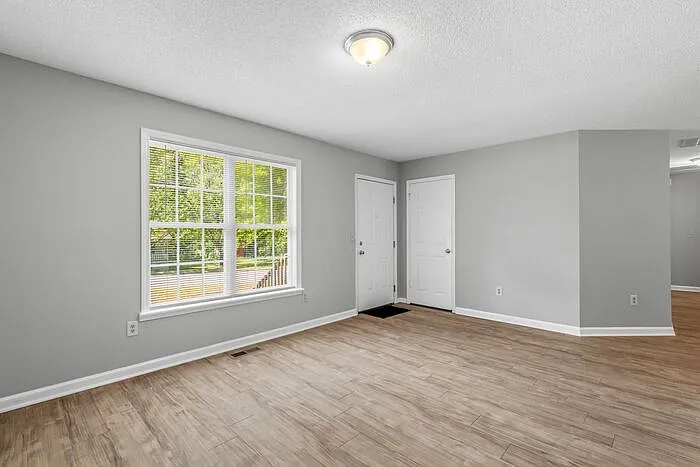 3 bed, 2.0 bath, 1200 sqft, $1,500 — Photo 4
