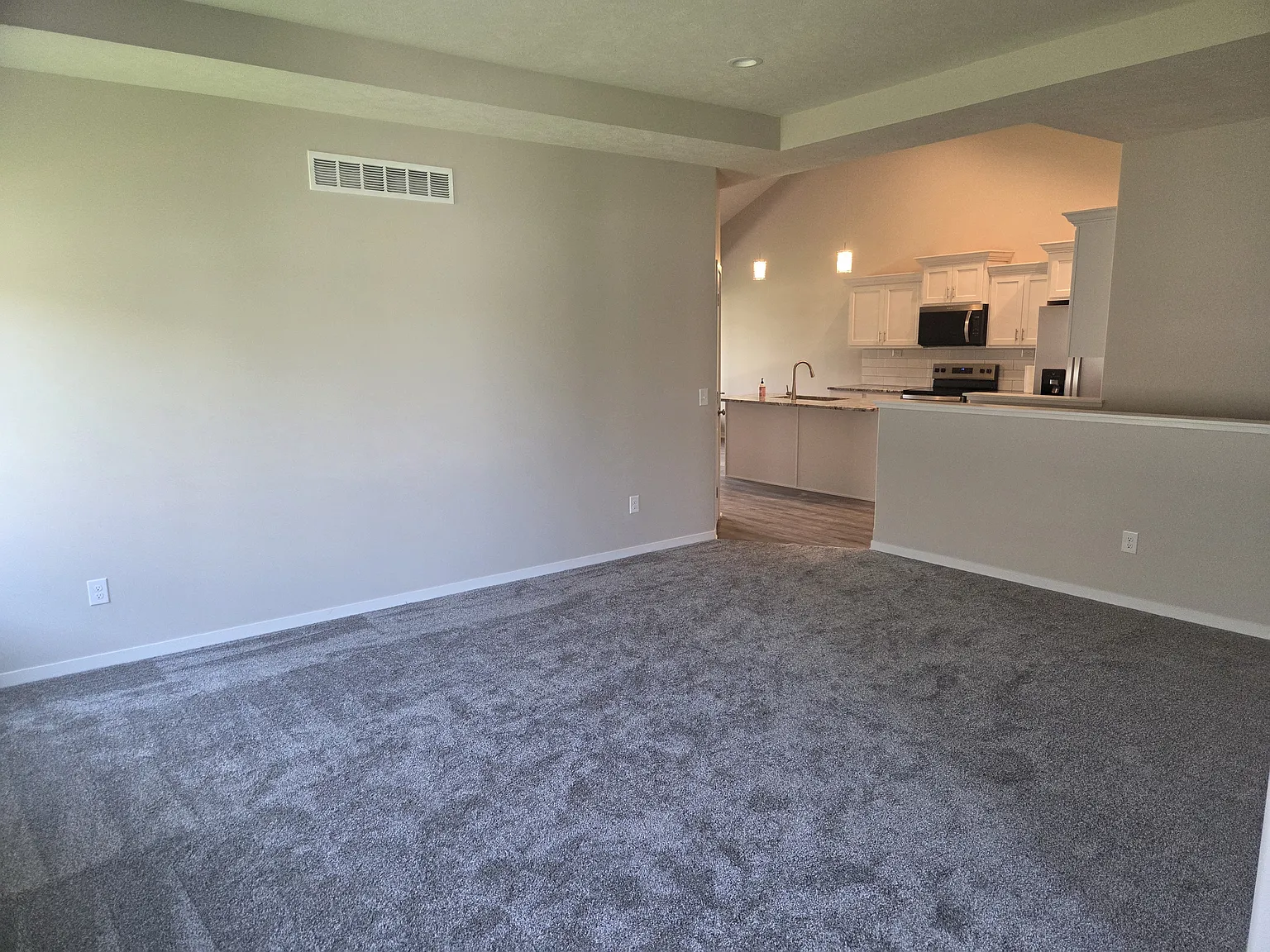 3 bed, 2173 sqft, $2,500 — Photo 3
