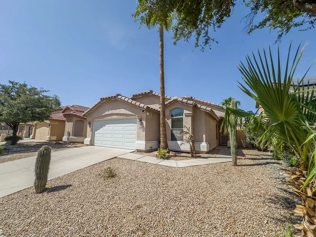 Swimming Pool! 3 Bed + 2 Bath Home in Litchfield Park — Photo 3