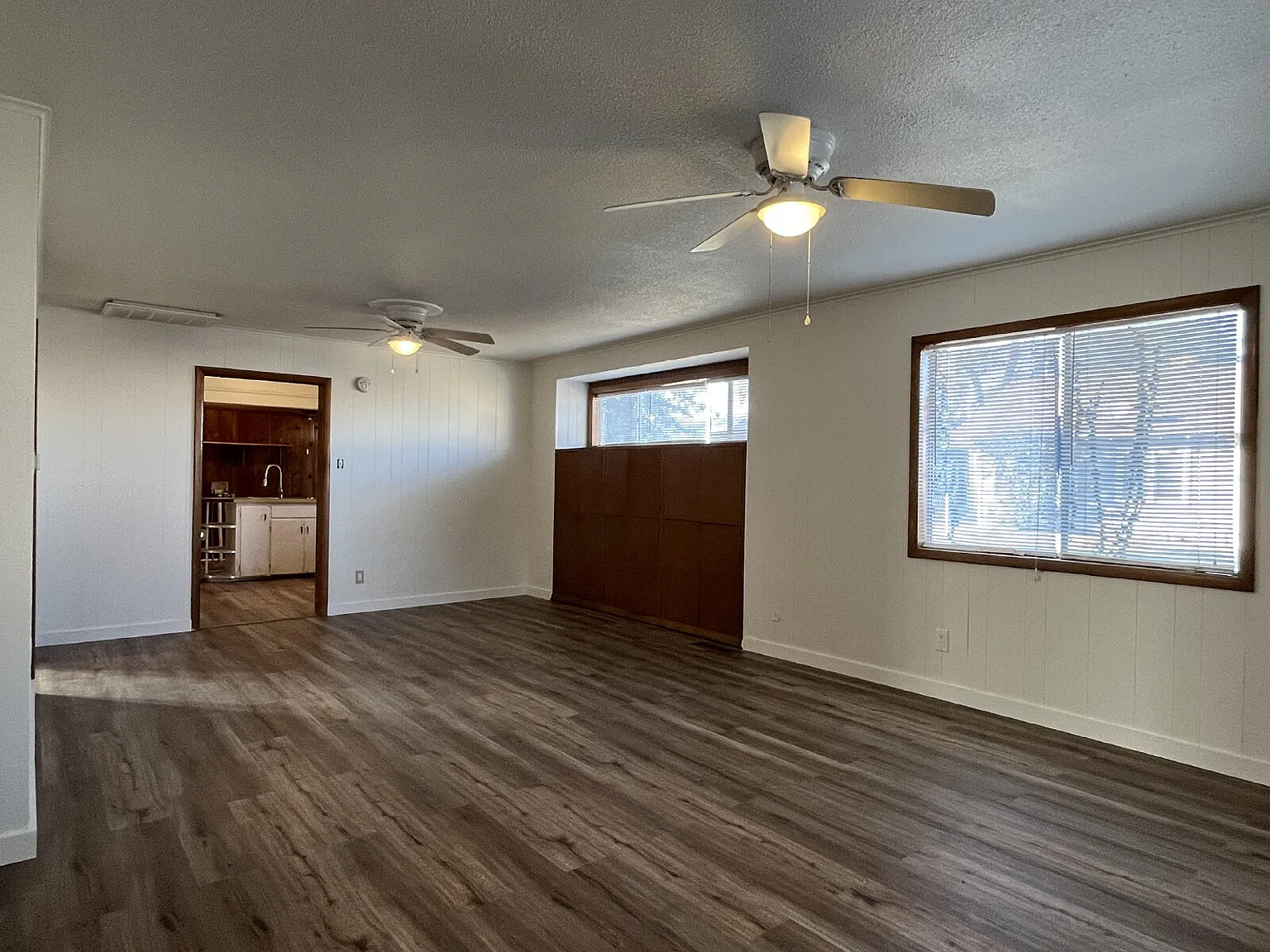 2 bed, 1.0 bath, 1245 sqft, $1,000 — Photo 1