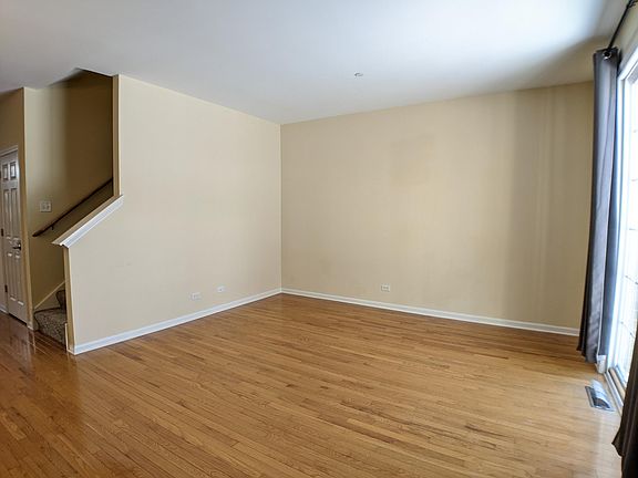 4th image of 385 Bradbury Ln