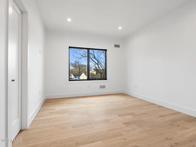 150 Ampere Ave — Photo 28