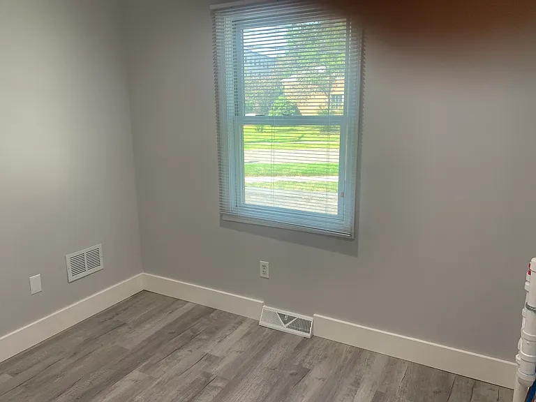 Xtra Room - Office/Large Closet/Bedroom with washer/dryer
