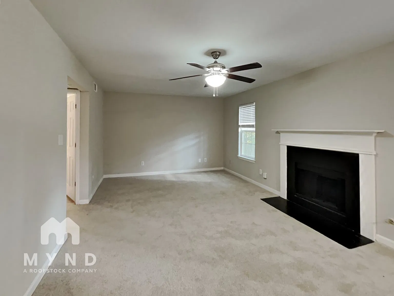 3 bed, 2.5 bath, 1628 sqft, $1,895 — Photo 4
