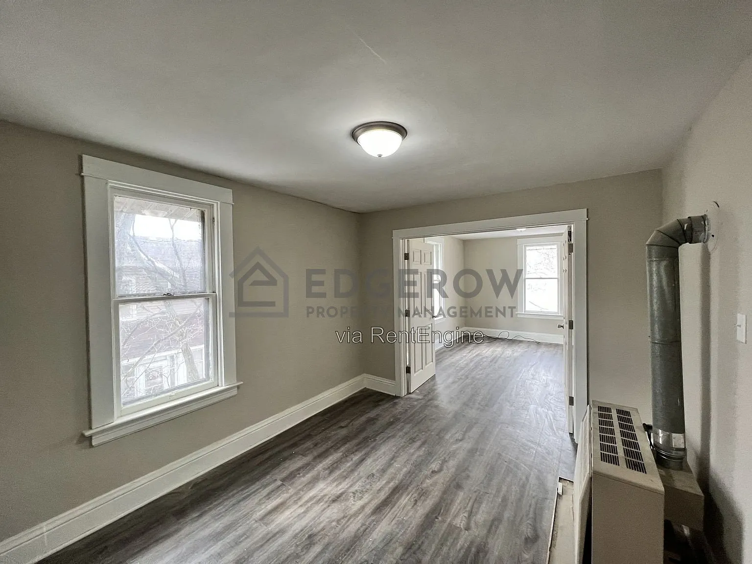 2 bed, 1.0 bath, 700 sqft, $1,100 — Photo 2
