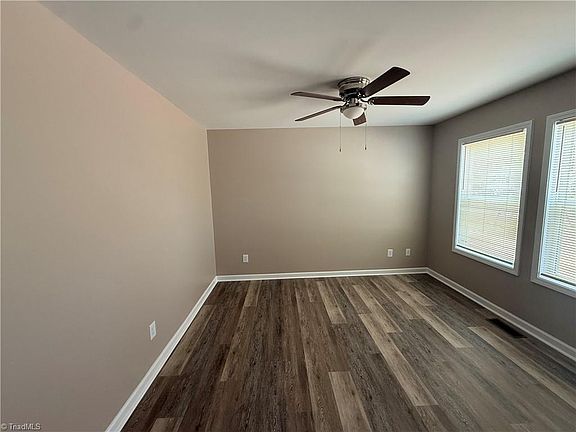 5th image of 909 Eleanor Dr