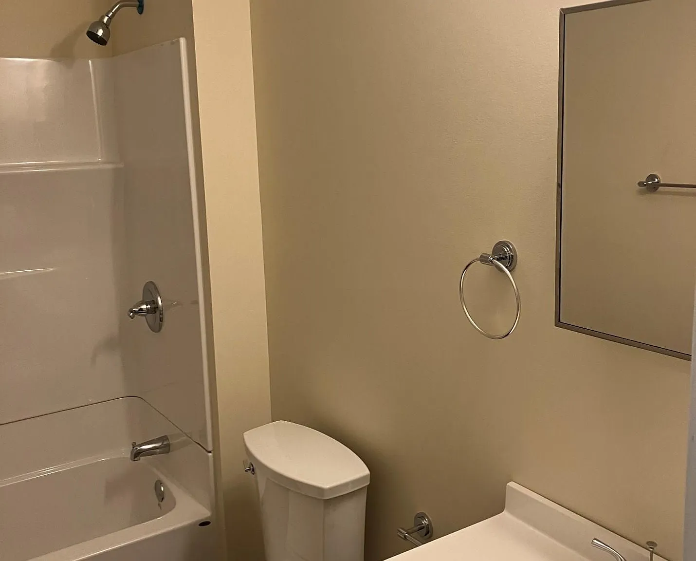 3 bed, 1000 sqft, $900 — Photo 4