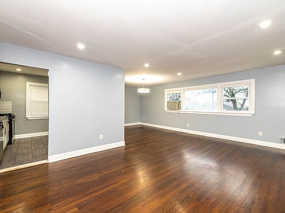 5th image of 11 Troy Ct Floor 2