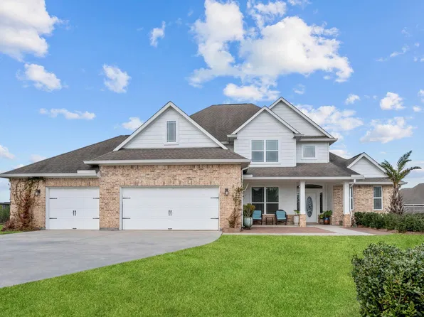 10011 Fan Palm Dr, Baytown, TX 77523