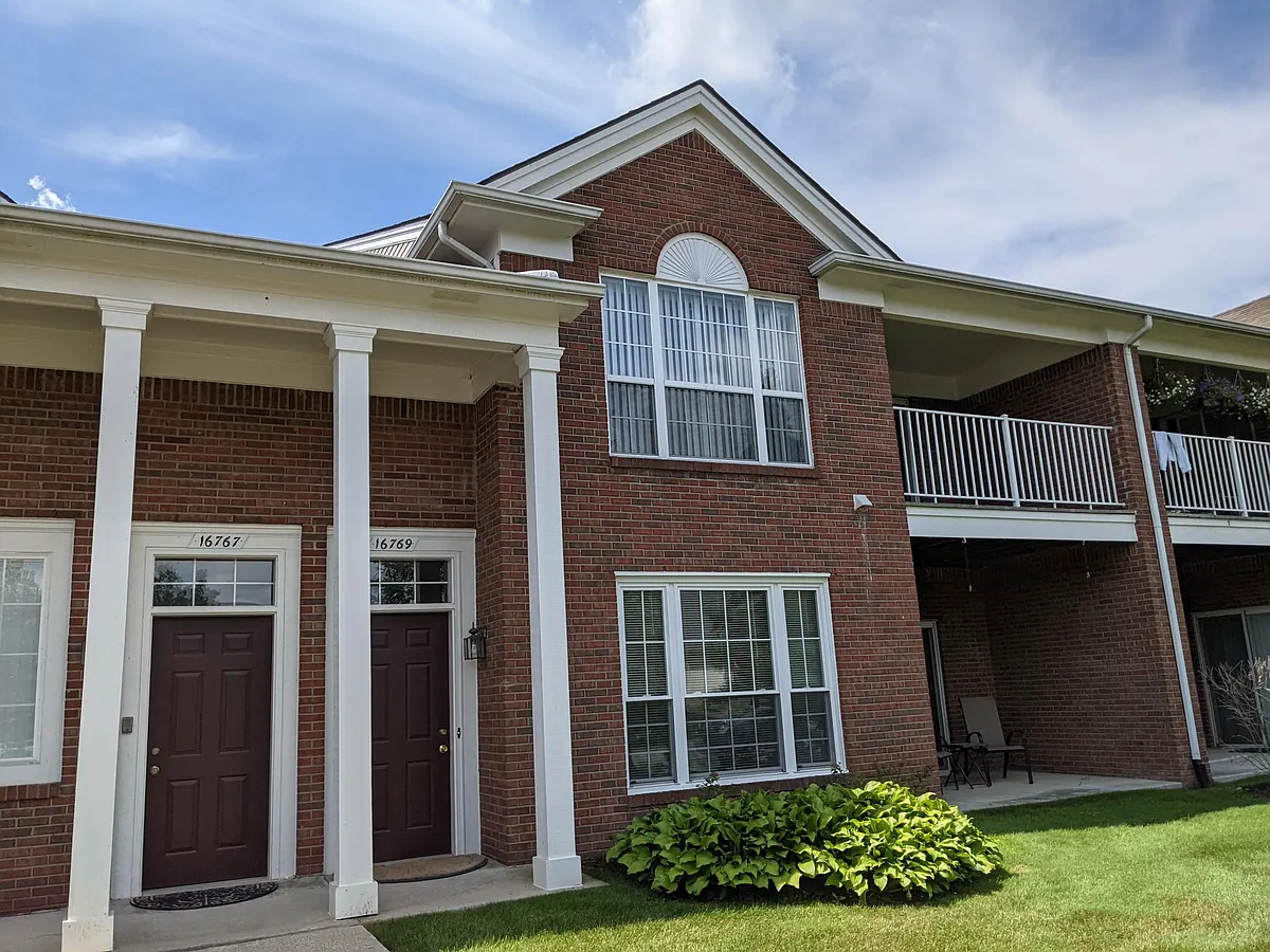 Building Photo - 16767 Carriage Way