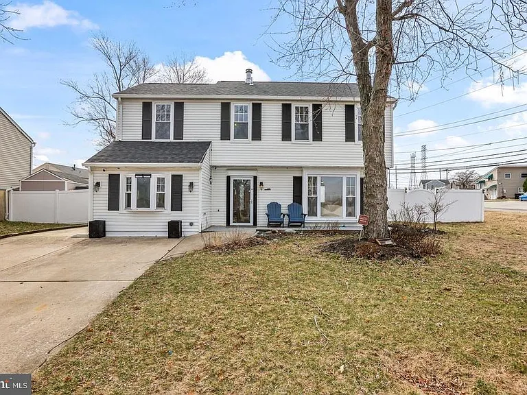 7710 Greenbrier Rd — Photo 2