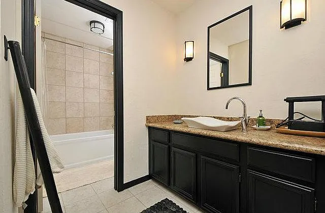 1225 Oak Grove Ave — Photo 7