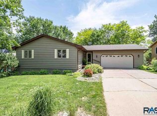 5905 W Bristol Dr, Sioux Falls, SD 57106