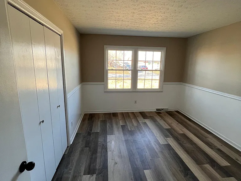 407 Knobview Dr — Photo 10