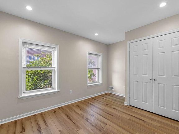 4th image of 2042 E Fayette St