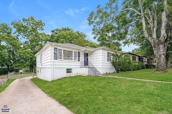 945 Elizabeth Dr — Photo 23