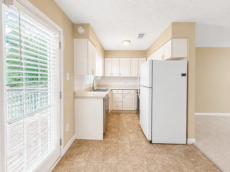 3260 Ridgecrest Dr — Photo 12