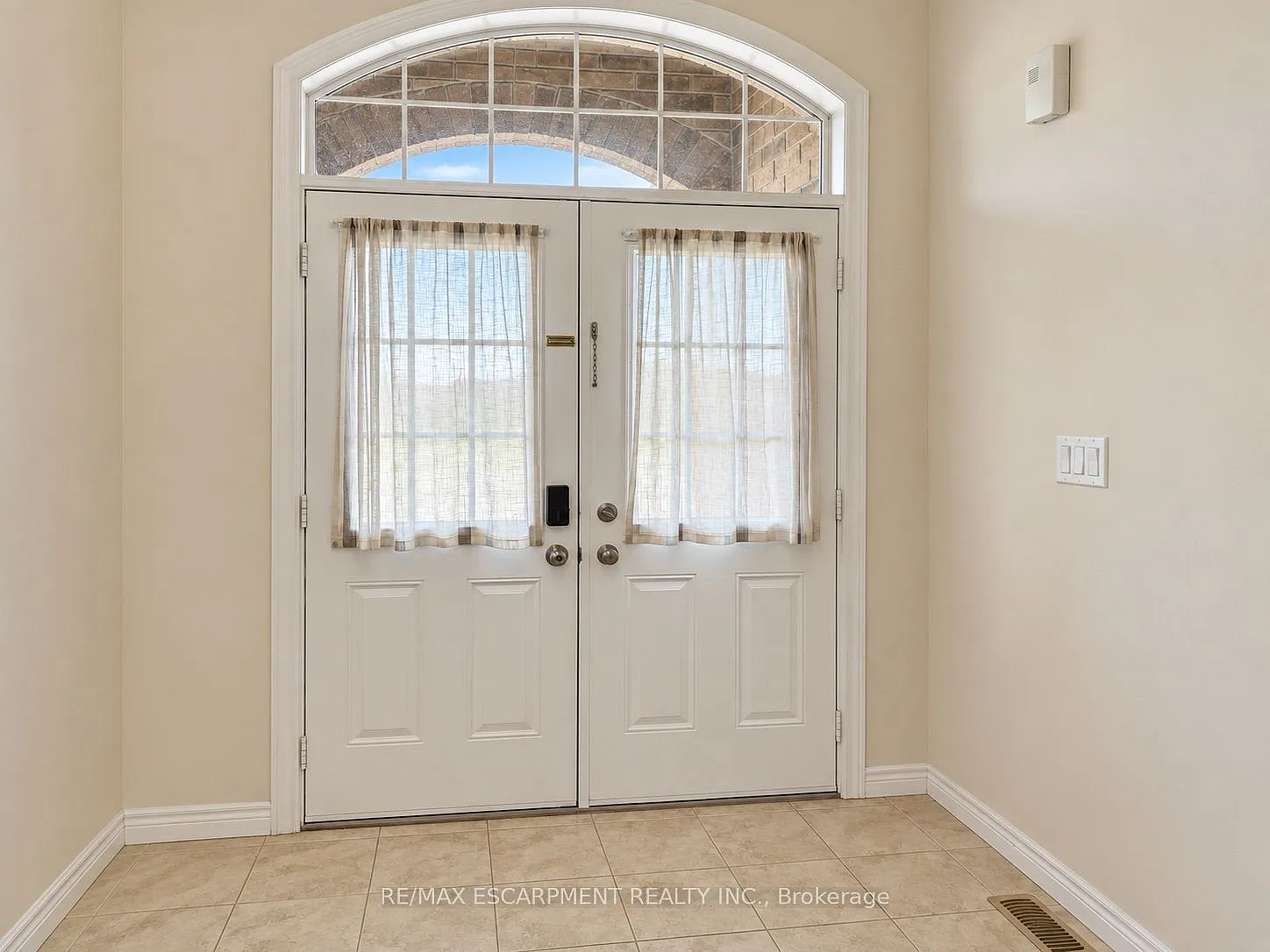 2 bed, $3,500 — Photo 4