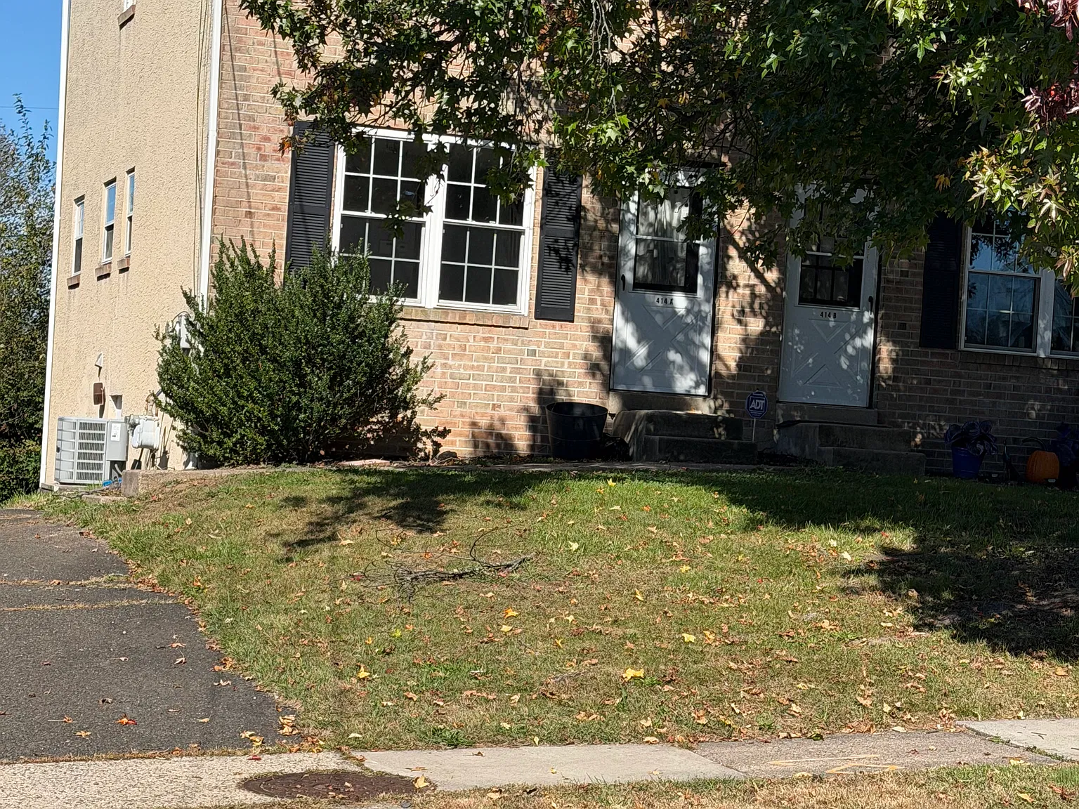 2 bed, 1.5 bath, 1100 sqft, $2,200 — Photo 2