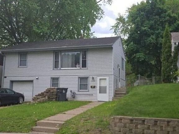 2nd image of 2076 Margaret St