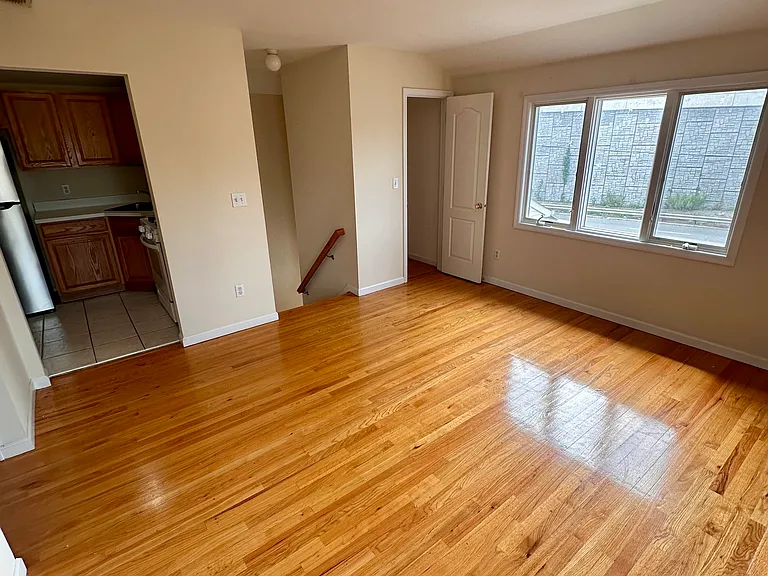 Reon Ave — Photo 8