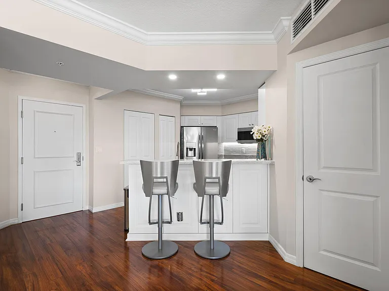 347 N New River Dr E #610 — Photo 4