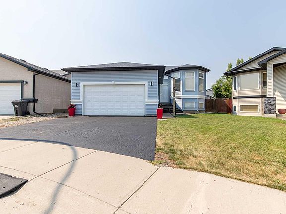 4th image of 607 52 Avenue Close