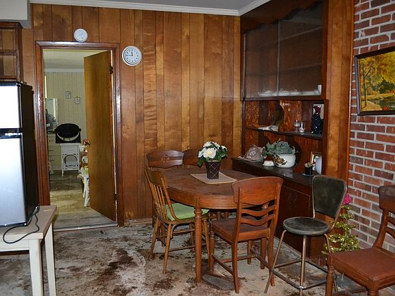 2nd image of 877 S Palmer Ave