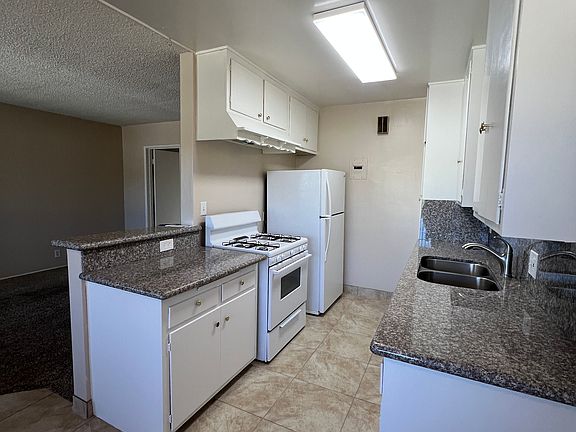 5th image of 119 N Montague Ave #E