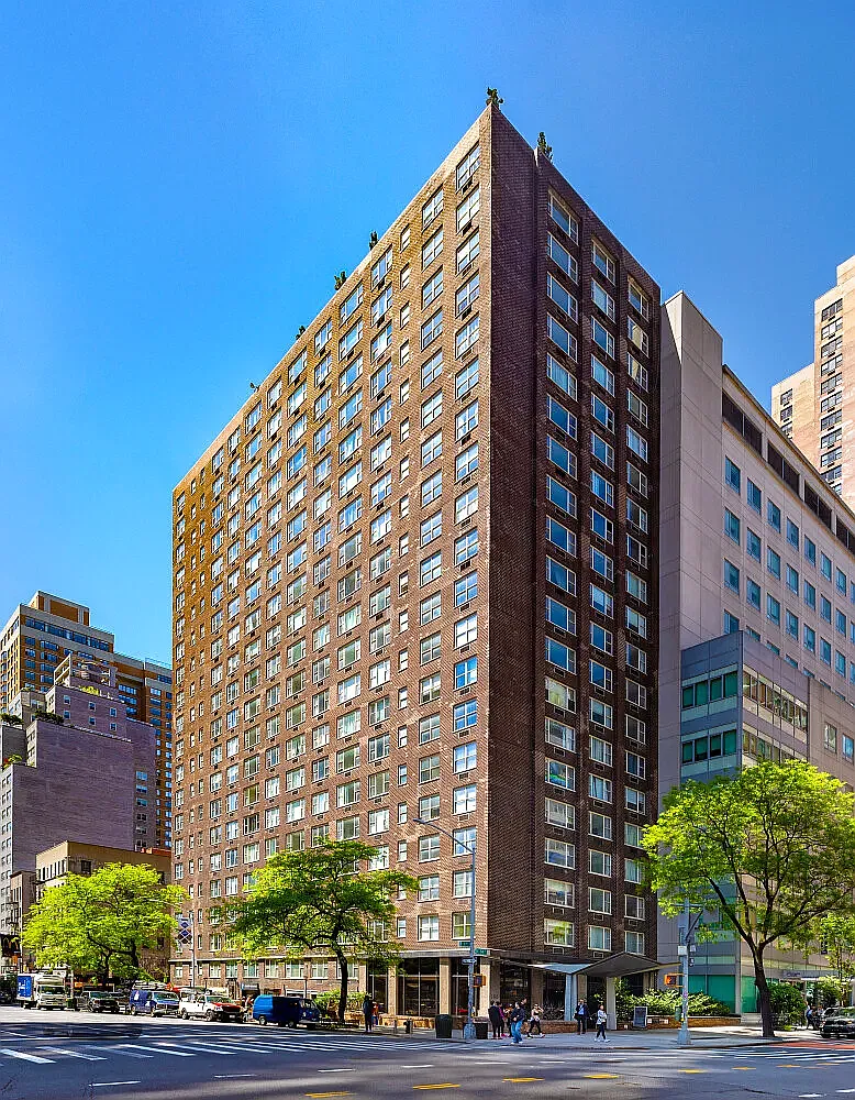 166 East 34th Street — Photo 2
