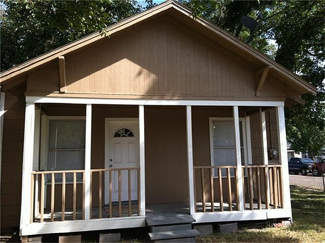 1st image of 220 E Wright Ave