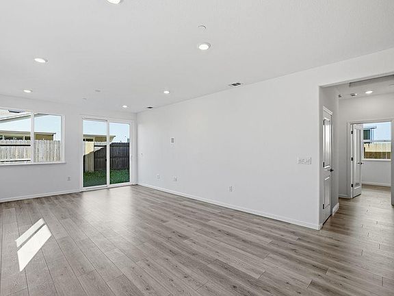 5th image of 1544 Edgewood Ln