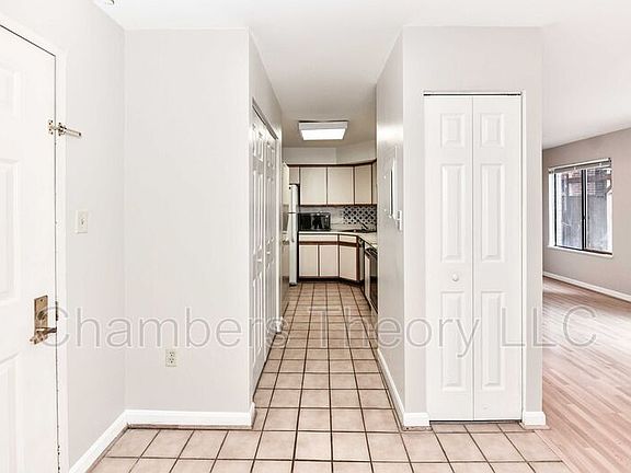3rd image of 1020 N Stafford St APT 109