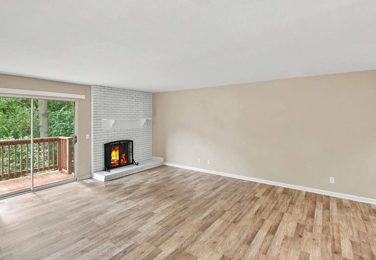 2 bed, 2.0 bath, 1213 sqft, $1,995 — Photo 3
