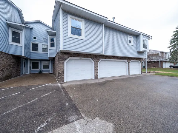 5302 Highpointe Dr, Bloomington, MN 55437